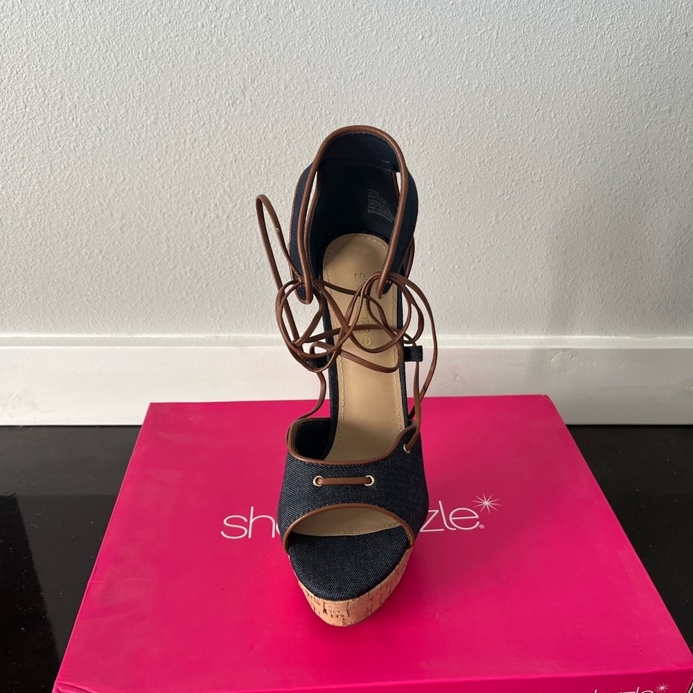 Size 7 shoe dazzle heels blue jean and nude color